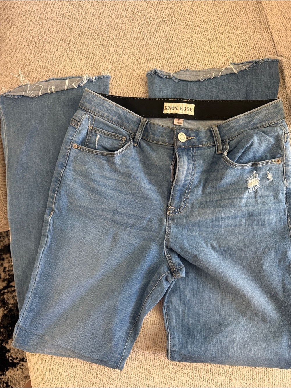 Knox Rose Women's Light Blue Straight-Leg Jeans with Raw Hem